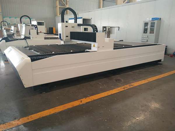 1000W 2000W 3000W 4000W 6Kw Օպտիկամանրաթելային լազերային կտրող մեքենա մետաղական ափսեի համար