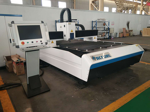 2000 Վտ Fiber Laser կտրում մեքենա մետաղական խողովակների եւ խողովակների կտրում