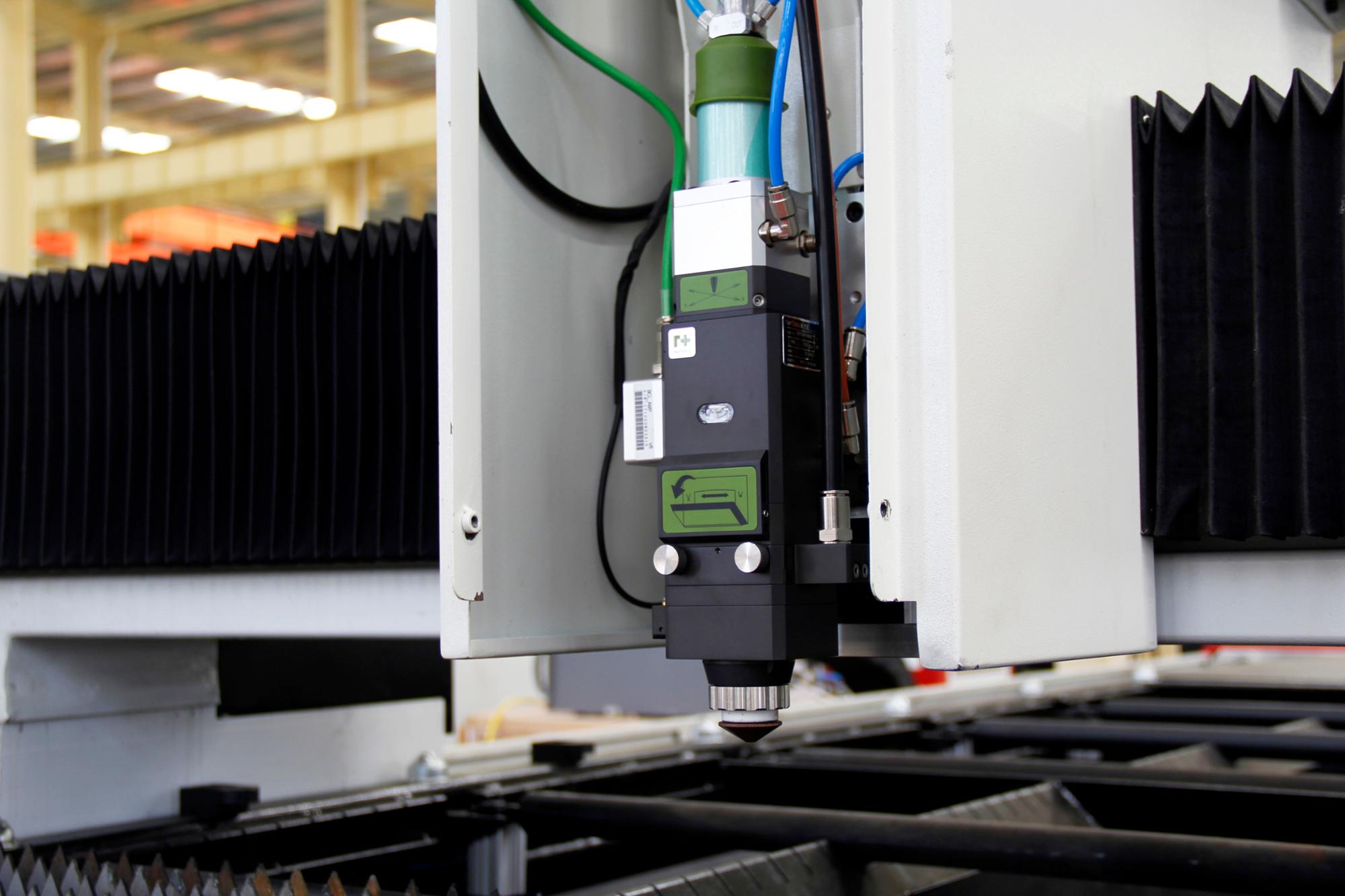 2000 Վտ Fiber Laser կտրում մեքենա մետաղական խողովակների եւ խողովակների կտրում