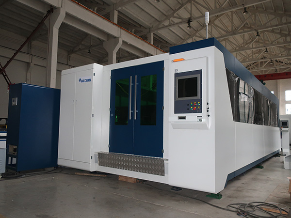 2500w Ամբողջական Փակփորթ Աղյուսակ Fiber Լազերային Թերթիկը կտրելու մեքենա