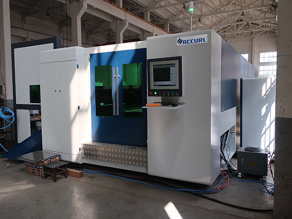 3000 Վտ Fiber Laser կտրում մեքենա կրկնակի ծղոտե ներքնակ Changer