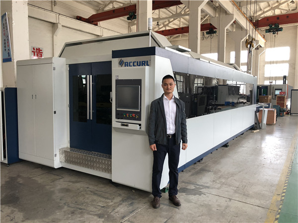 Accurl 1000W 2000W մետաղական խողովակ CNC Fiber Laser Cutting Machine