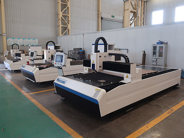 CNC լազերային արտադրություն 1000w 2000w 3kw Պաշտպանված մետաղական մանրաթելային լազերային կտրող մեքենա