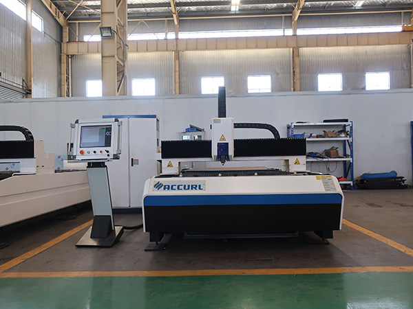 Լավ վաճառք CNC Raycus Fiber Laser Cutting Machine 1000W