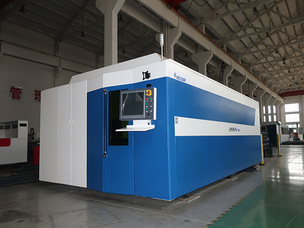Open Type 700W CNC Fiber Laser կտրում մեքենա թիթեղների մետաղ 3015